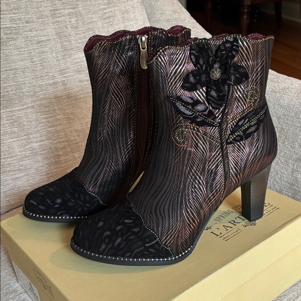 L’artiste Spring Step Ignited Heeled Bootie Velvet trim 7.5 38 NEW!